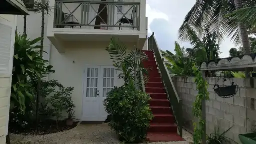 Suburban-Paradise-in-eagle-hall